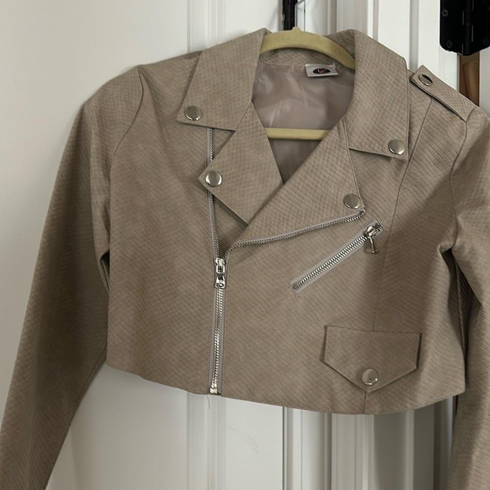 Faux Snake Print Cropped Moto Jacket. NWOT